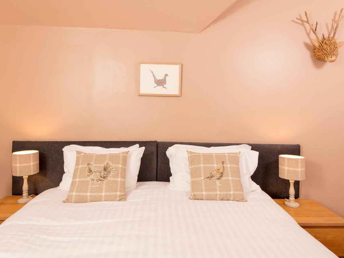 The Gordon Arms Hotel West Linton エクステリア 写真